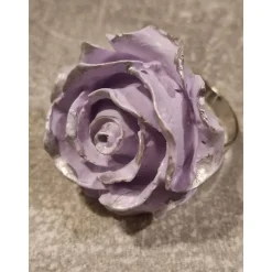 Windrose 6 Serviettenringe Rose in zartem Lila mit silbernen Aktzenten und silberfarbigem Metallring