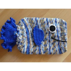 Best CreativBaer Gestrickter Wärmflaschenbezug - Fisch - beige-blau
