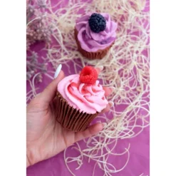 Atelier IRIS FIALA Handgemachte Seife, aus Sheabutter, in Form von einem cupcake, mit Himbeere