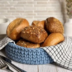 Verzückt & Verplottet Häkelkorb 27 cm/ Brotkorb gehäkelt / Korb mit Holzboden / Dekoratives Tablett / Deko Korb