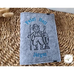 Angeln^UnVergleichliches Hülle / Etui für den Angelpass / Angelschein Angler personalisierbar mit Namen  Petri Heil