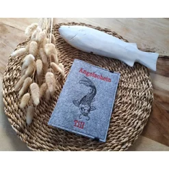 Angeln^UnVergleichliches Hülle / Etui für den Angelpass / Angelschein Angler personalisierbar mit Namen  Petri Heil