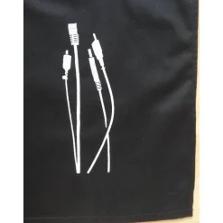 Clearance Cherry Bomb Berlin Kabel. Fairtrade Latzschürze, Biobaumwolle, schwarz. Siebdruck, handbedruckt.