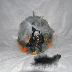 Best Geschenke und Keramik Keramikkürbis mit Stoffhexe