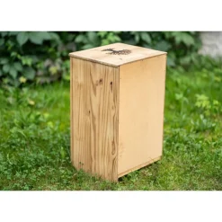 green4upcycle Kleiner Weinschrank aus altem Nachtschränkchen, für 6 Flaschen, mit Schublade & handgebranntem Baum, upcycle, Rustikal