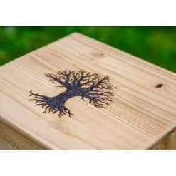 green4upcycle Kleiner Weinschrank aus altem Nachtschränkchen, für 6 Flaschen, mit Schublade & handgebranntem Baum, upcycle, Rustikal