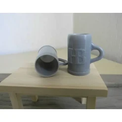 Best SaBienchenshop Miniatur Bierkrug Humpen Set für Puppenhaus, Basteln & Krippenbau – 2 Stück, 3,5 cm, Kunststoff