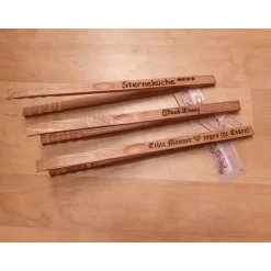 AlexandrasKreativwerkstatt personalisierte Grillzange / Würstchenzange / 39cm / Eiche geölt