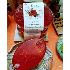Bonaventura by Heide Dathe Rügener "Ruby" mit einem echten Rosenquarz + mit Arganöl * 100 g Stück * Sassnitzer Manufaktur