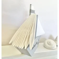 Strandgutlädchen Serviettenständer/Serviettenhalter, Segelschiff aus Holz, grau lasiert,  mit Servietten und Wimpeln