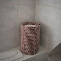 ViasHomeDecor Toilettenpapierkorb mit Holzboden – Häkelkorb mit oder ohne Deckel in 2 Größen