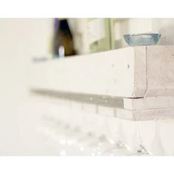Wandregale^Timbert Vintage WEINREGAL in Shabby Chic Weiß  aus recycelten EURO-PALETTEN Palettenmöbel Wand Regal für Weinflaschen mit Glaseinhängung Holzregal