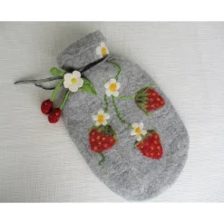 Wärmflaschen^Maoma-Kreativdesign Wärmflasche gefilzt Filzwärmflasche mit Erdbeeren und Erdbeerblüten